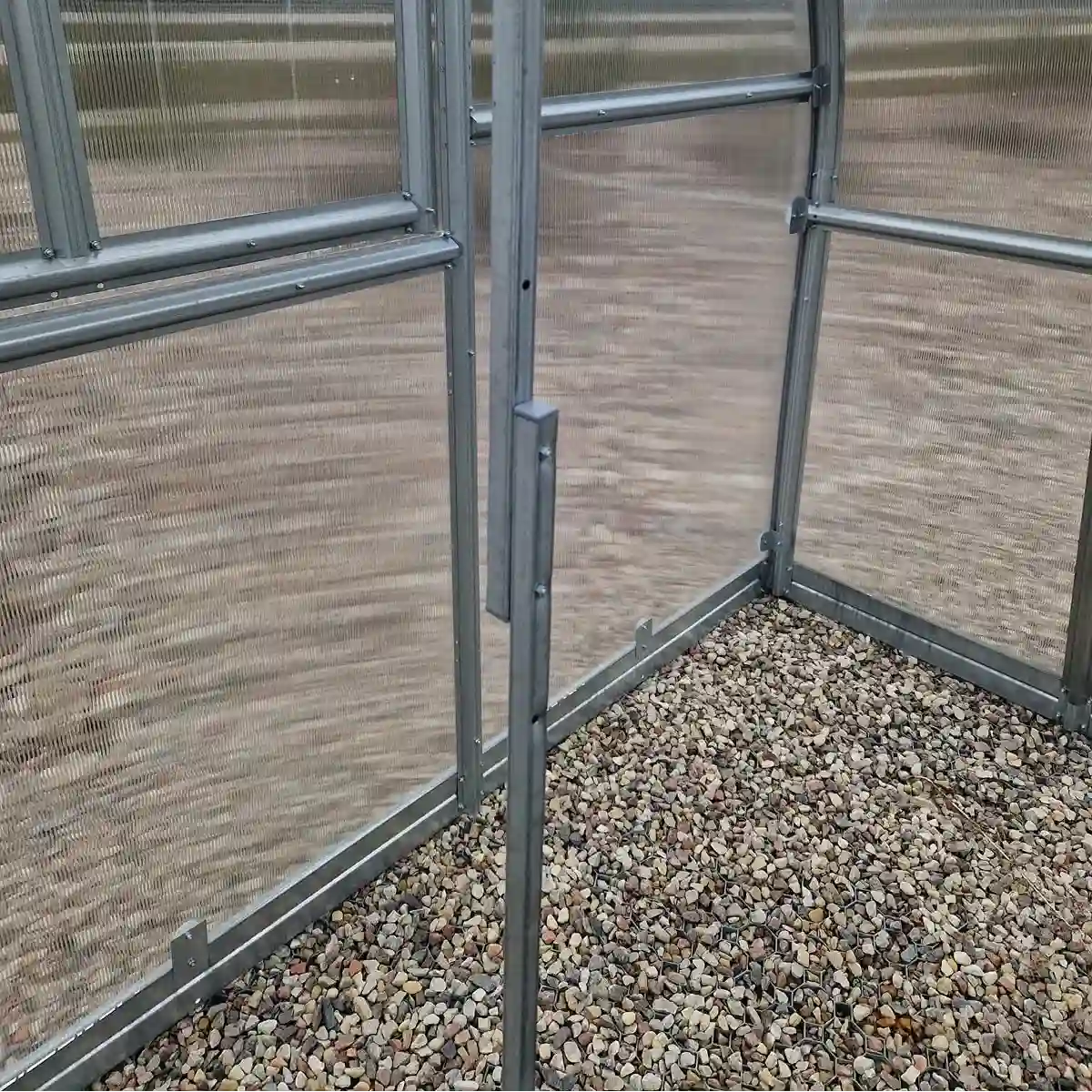 Renfort télescopiques pour serre de jardin en polycarbonate AtmoSerre