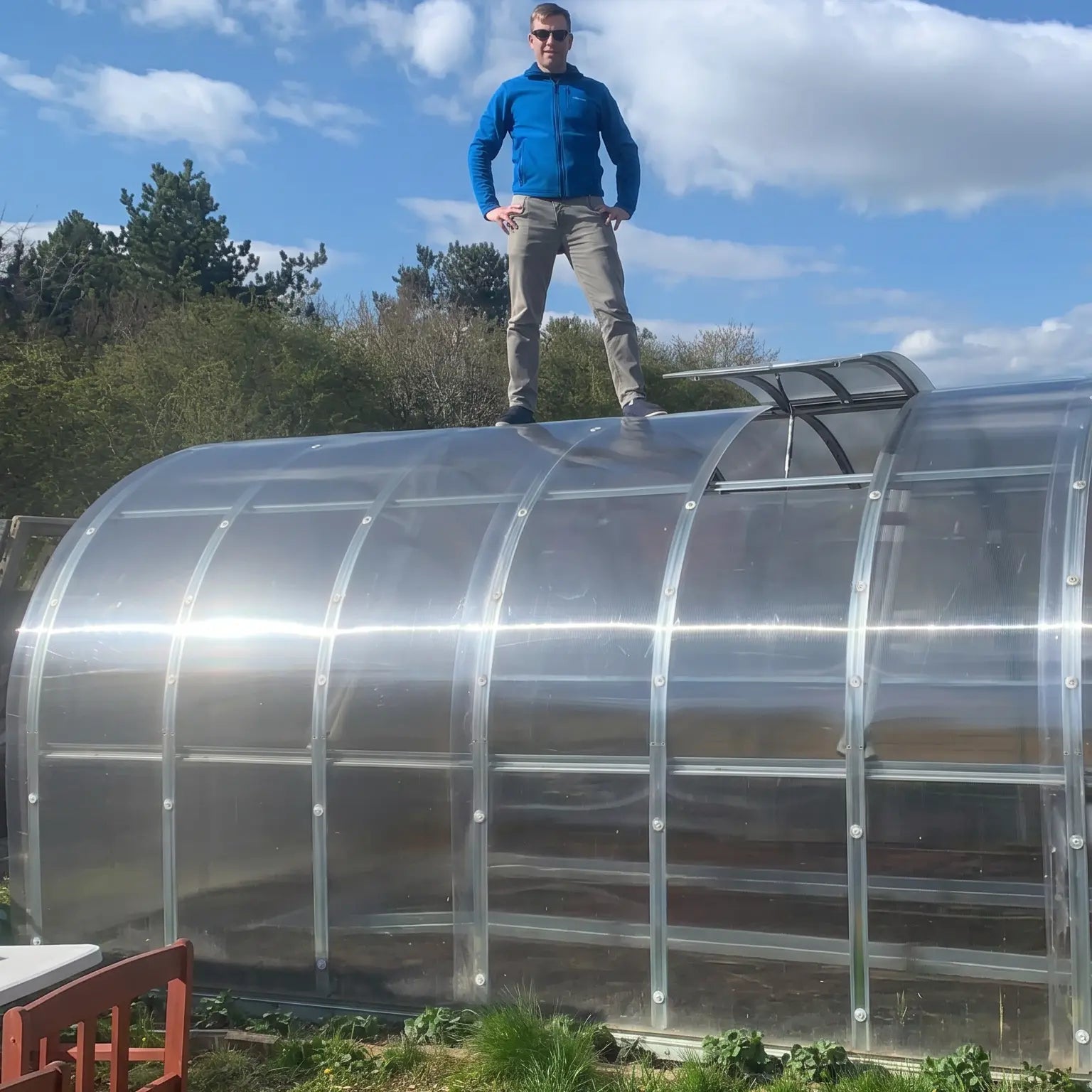Serre de jardin robuste avec une personne étant dessus AtmoSerre