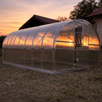 serre tunnel polycarbonate L'Intemporelle 4mm vue extérieure de nuit - AtmoSerre