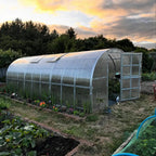 serre de jardin tunnel polycarbonate L'intemporelle (12m²) en 6mm vue extérieure - AtmoSerre